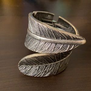 Vintage Banana Leaf Hinged Clamper Bangle Bracelet